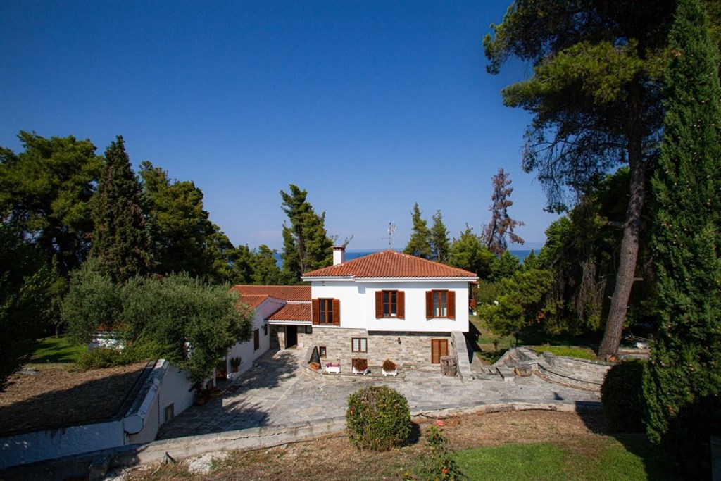 atraktivni-vila-s-vyhledem-na-more-chalkidiki-recko
