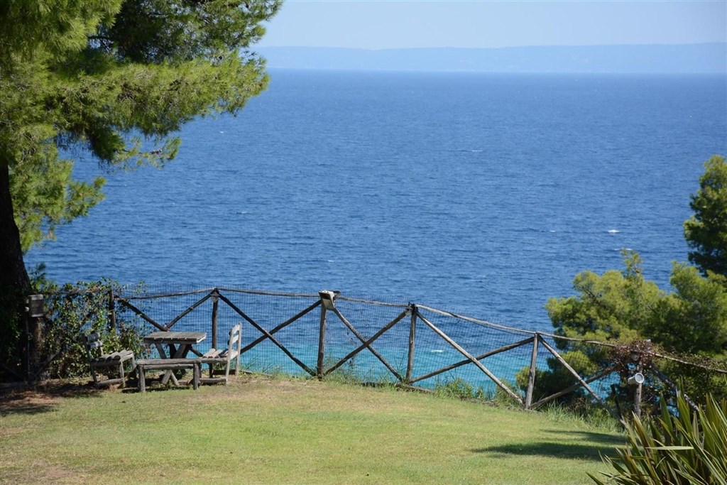 atraktivni-vila-s-vyhledem-na-more-chalkidiki-recko