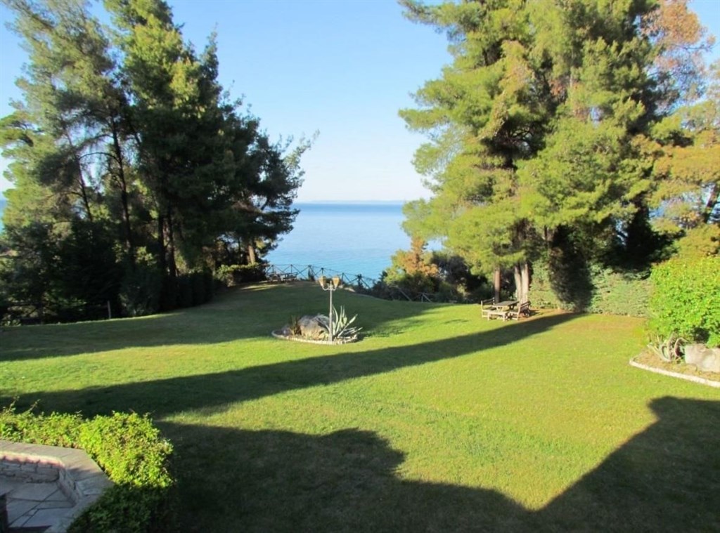 atraktivni-vila-s-vyhledem-na-more-chalkidiki-recko