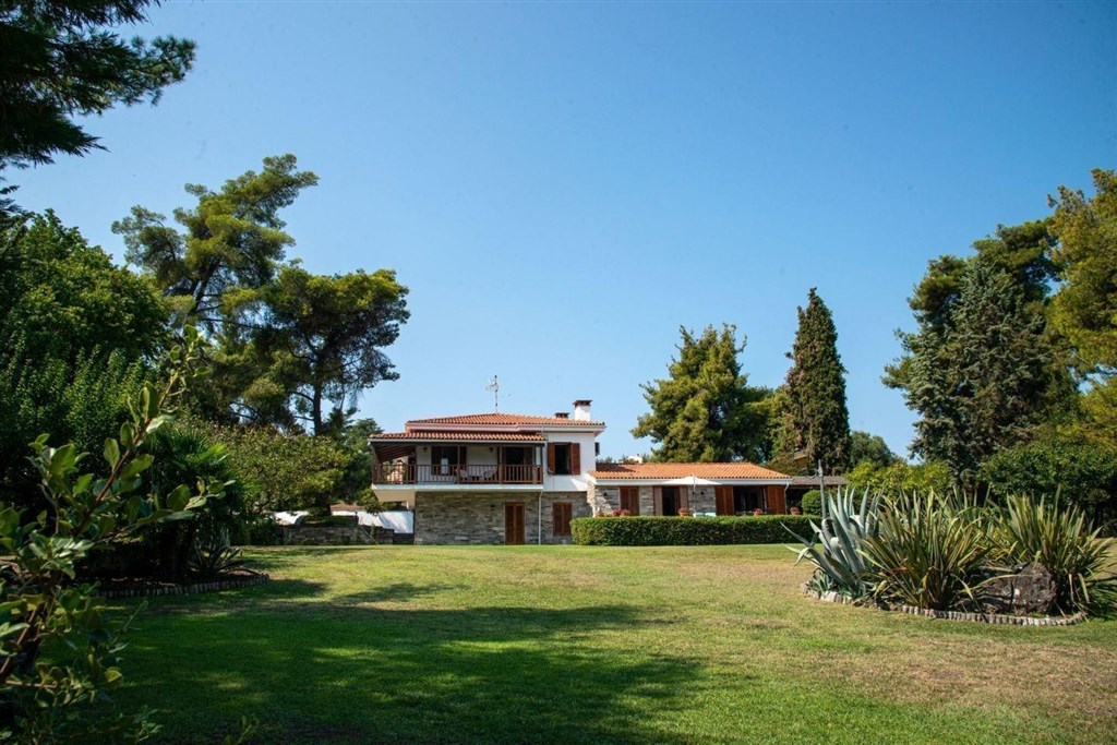 atraktivni-vila-s-vyhledem-na-more-chalkidiki-recko