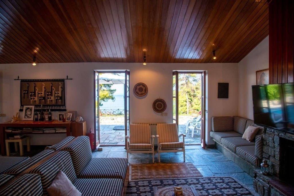 atraktivni-vila-s-vyhledem-na-more-chalkidiki-recko