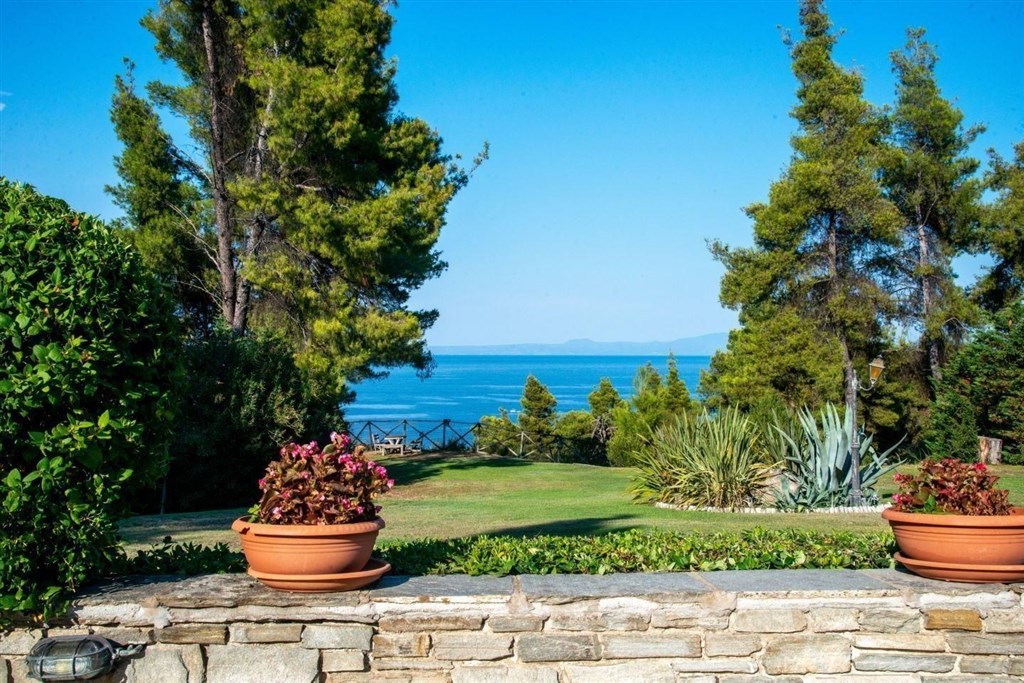 atraktivni-vila-s-vyhledem-na-more-chalkidiki-recko