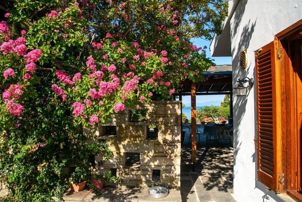atraktivni-vila-s-vyhledem-na-more-chalkidiki-recko