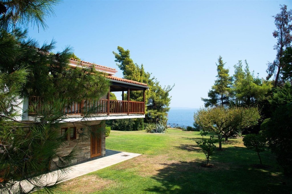 atraktivni-vila-s-vyhledem-na-more-chalkidiki-recko