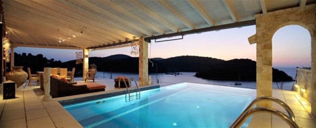fantasticka-vila-s-bazenem-a-vyhledem-na-more-epeiros-recko