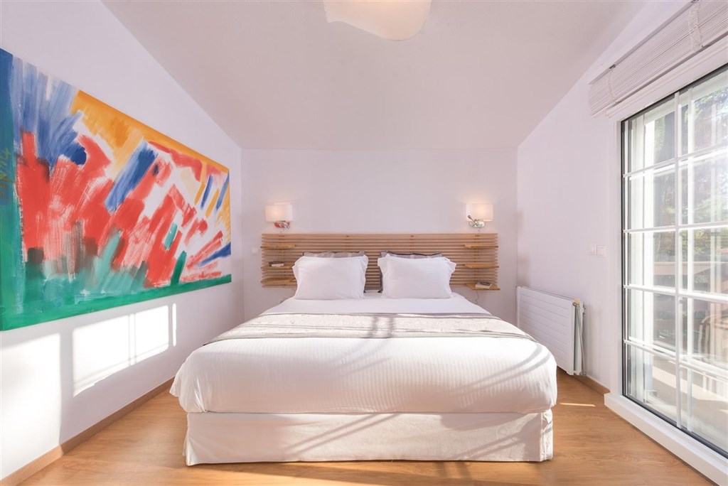 elegantni-a-moderni-vila-s-bazenem-a-zahradou-chalkidiki-recko