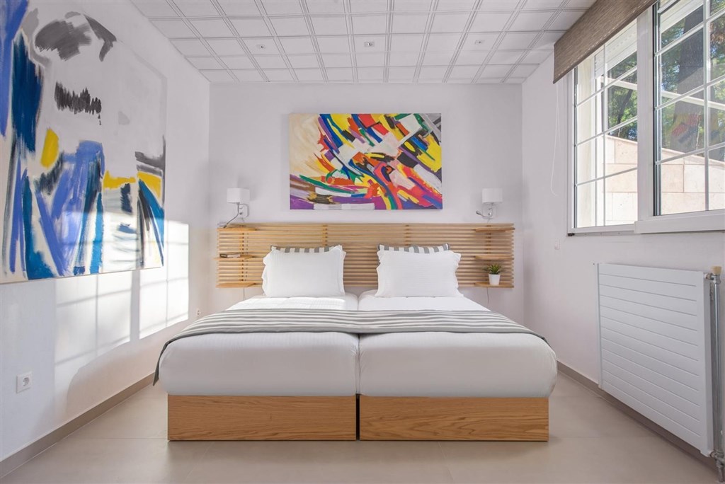 elegantni-a-moderni-vila-s-bazenem-a-zahradou-chalkidiki-recko