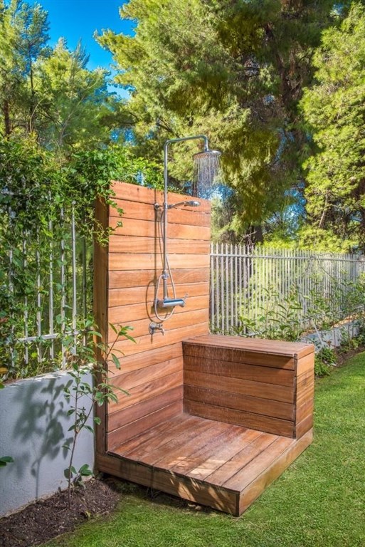 elegantni-a-moderni-vila-s-bazenem-a-zahradou-chalkidiki-recko