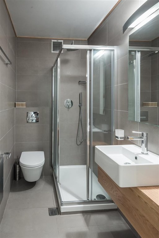 elegantni-a-moderni-vila-s-bazenem-a-zahradou-chalkidiki-recko