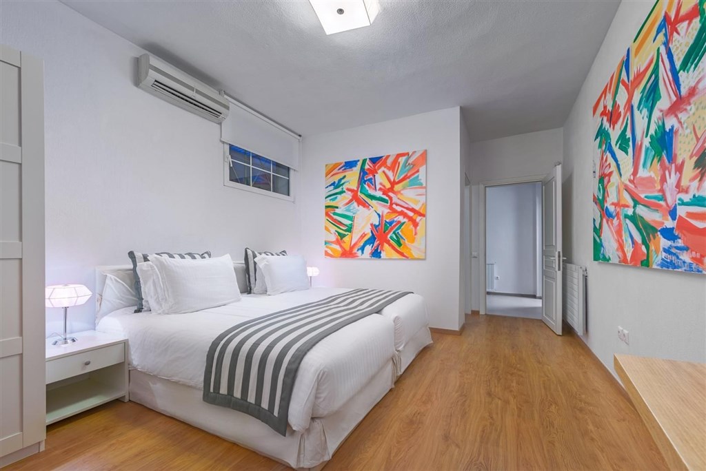 elegantni-a-moderni-vila-s-bazenem-a-zahradou-chalkidiki-recko