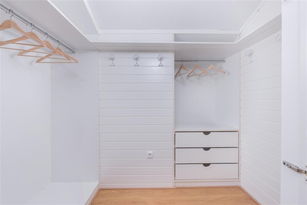 elegantni-a-moderni-vila-s-bazenem-a-zahradou-chalkidiki-recko