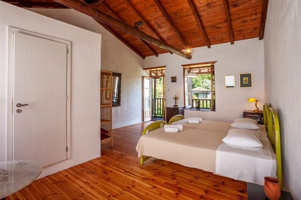 na-prodej-komplex-vila-a-studio-s-vyhledem-na-more-skopelos-recko
