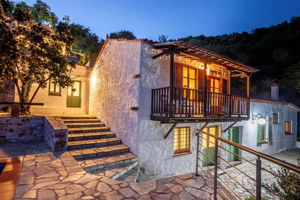 na-prodej-komplex-vila-a-studio-s-vyhledem-na-more-skopelos-recko