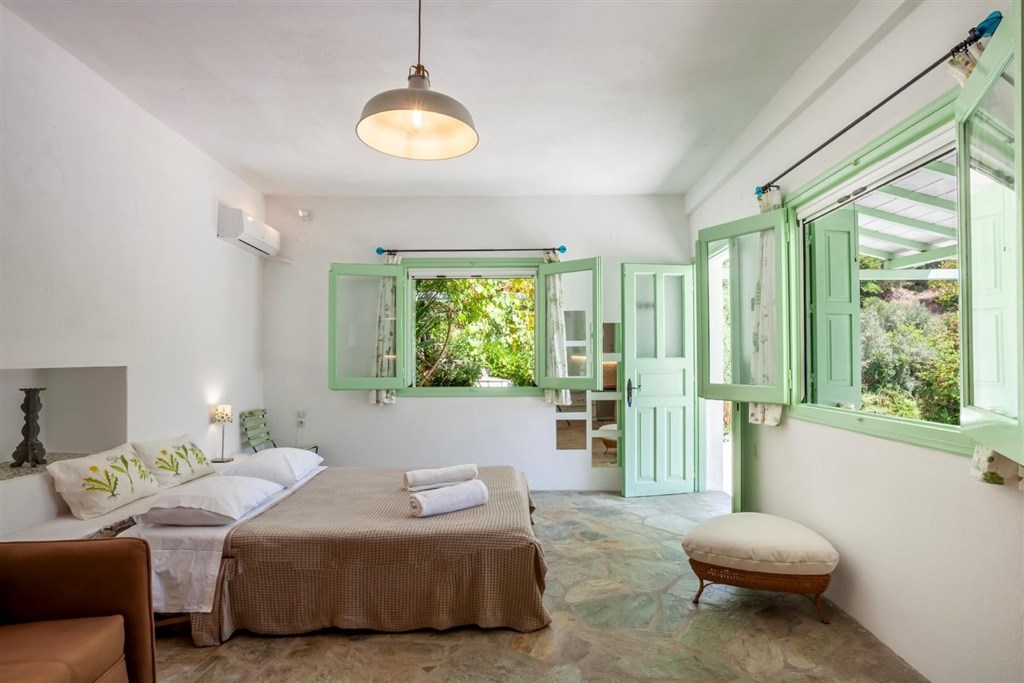 na-prodej-komplex-vila-a-studio-s-vyhledem-na-more-skopelos-recko