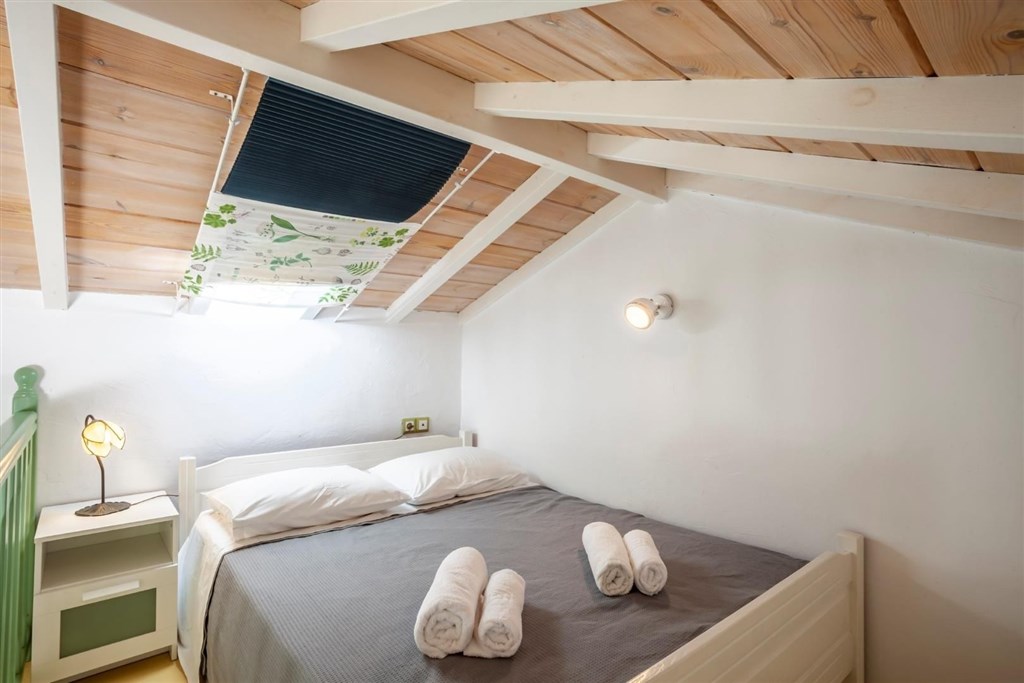 na-prodej-komplex-vila-a-studio-s-vyhledem-na-more-skopelos-recko