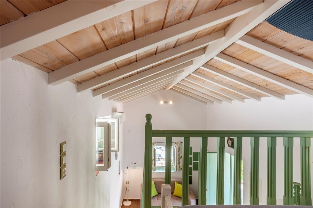 na-prodej-komplex-vila-a-studio-s-vyhledem-na-more-skopelos-recko