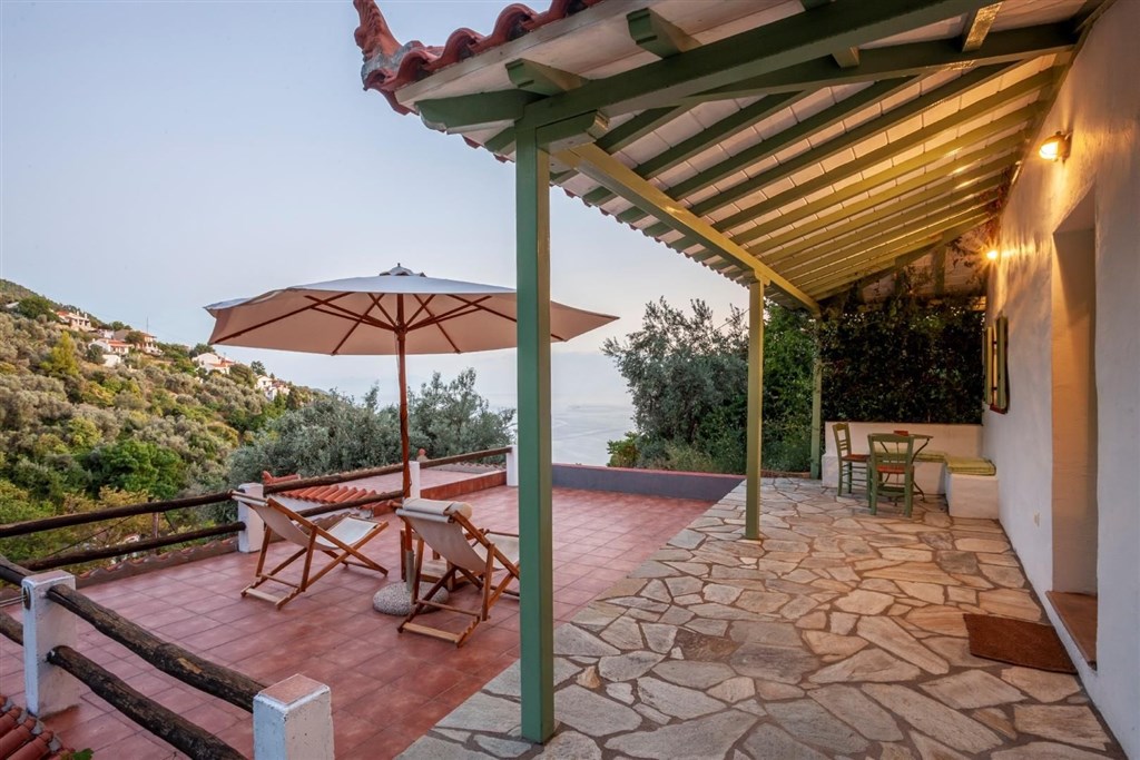 na-prodej-komplex-vila-a-studio-s-vyhledem-na-more-skopelos-recko