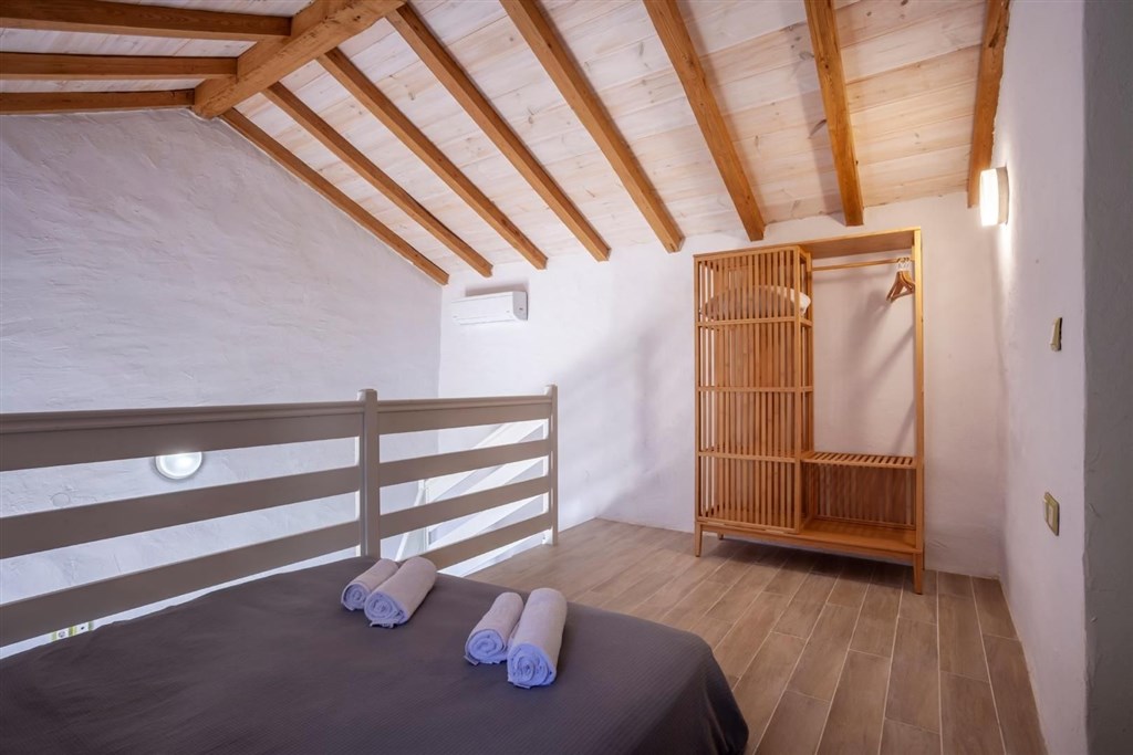 na-prodej-komplex-vila-a-studio-s-vyhledem-na-more-skopelos-recko