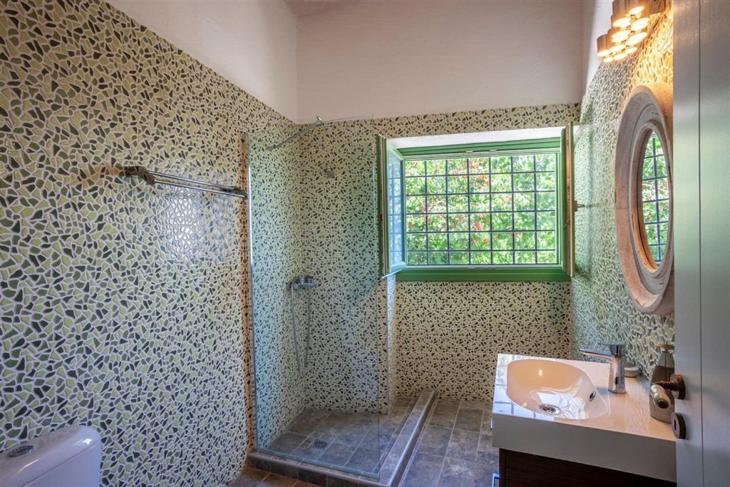 na-prodej-komplex-vila-a-studio-s-vyhledem-na-more-skopelos-recko