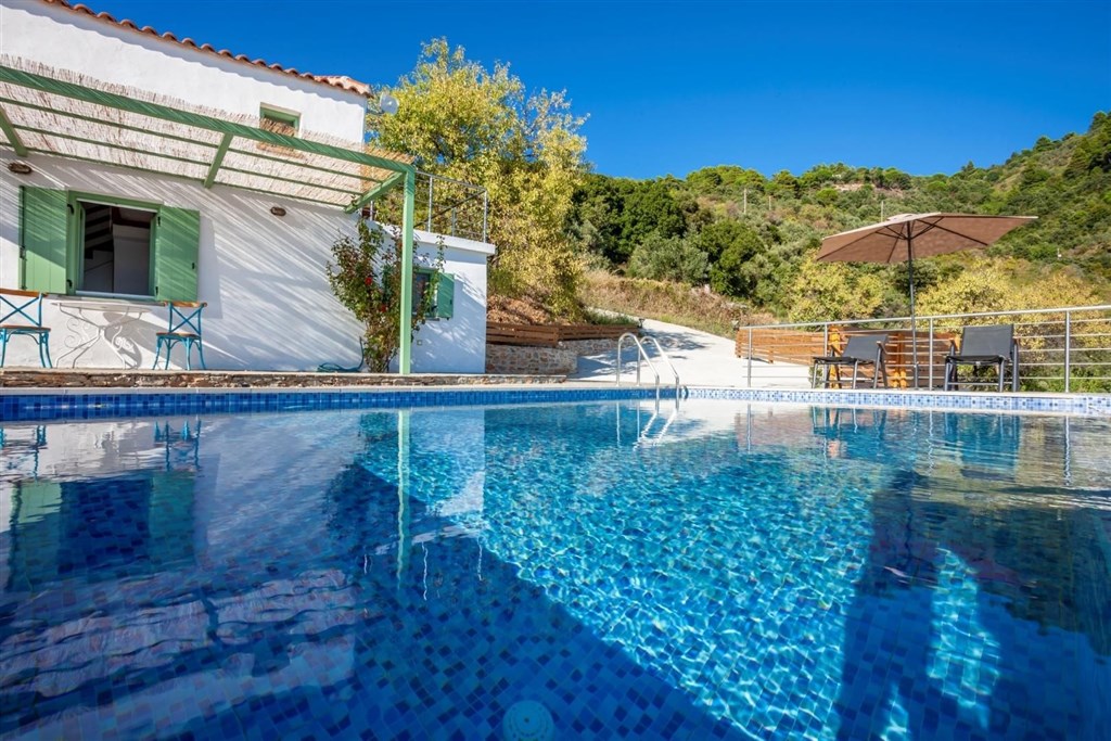 na-prodej-komplex-vila-a-studio-s-vyhledem-na-more-skopelos-recko