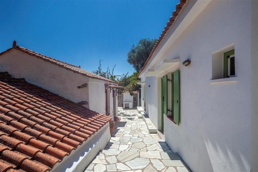 na-prodej-komplex-vila-a-studio-s-vyhledem-na-more-skopelos-recko