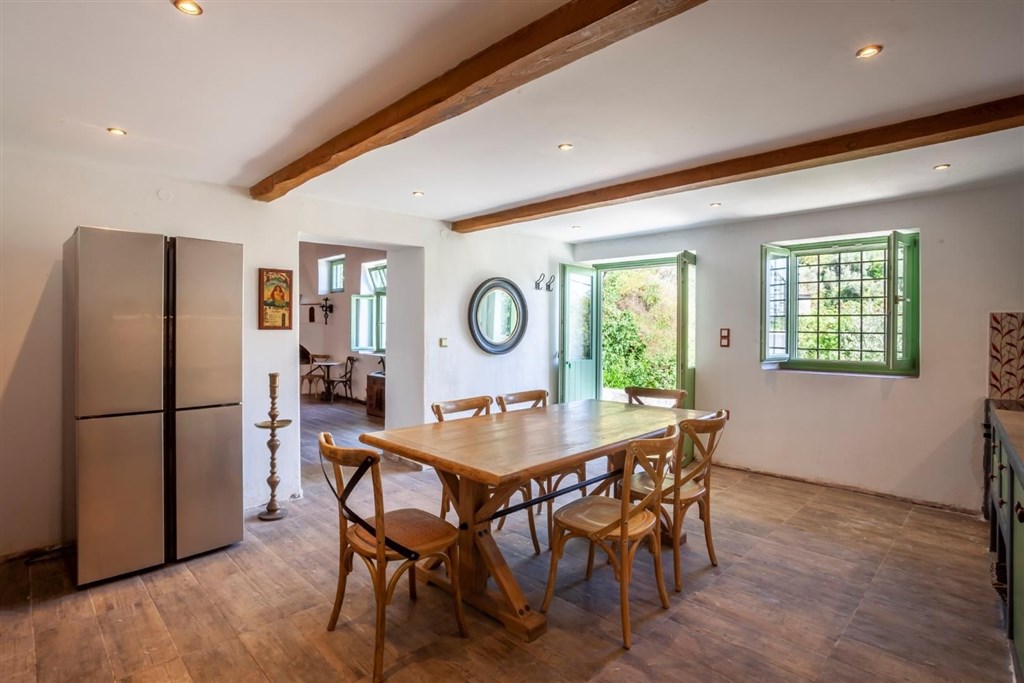 na-prodej-komplex-vila-a-studio-s-vyhledem-na-more-skopelos-recko