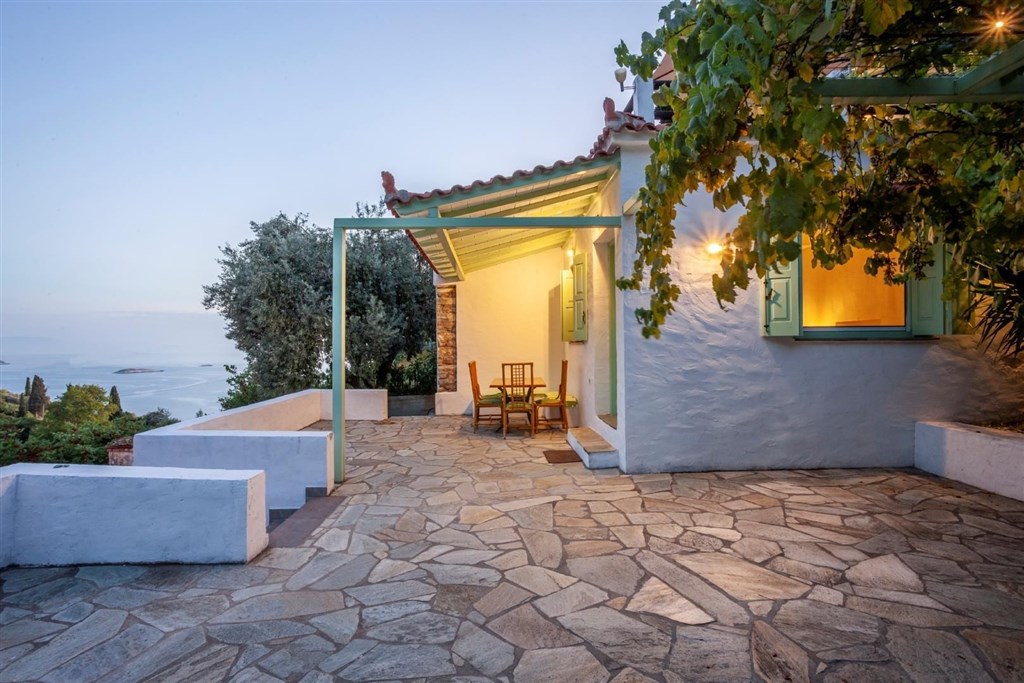 na-prodej-komplex-vila-a-studio-s-vyhledem-na-more-skopelos-recko