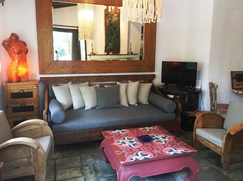 utulna-rodinna-vila-mezi-borovicemi-a-se-zahradou-blizko-more-chalkidiki-recko