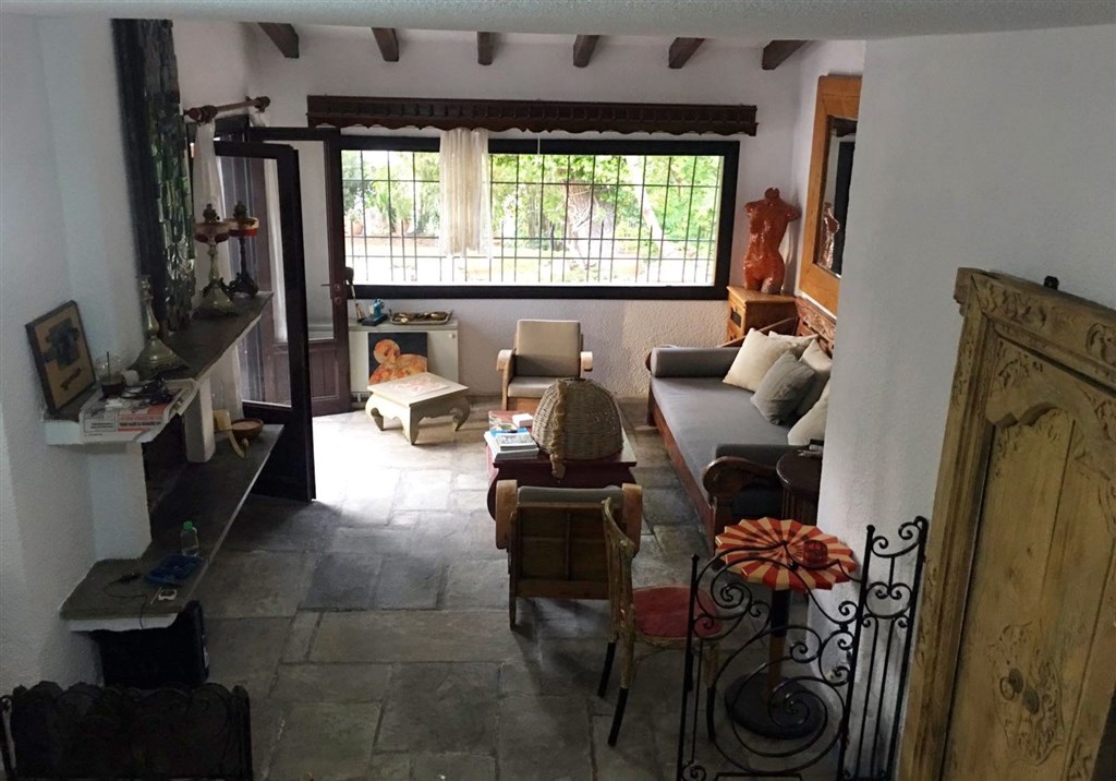 utulna-rodinna-vila-mezi-borovicemi-a-se-zahradou-blizko-more-chalkidiki-recko