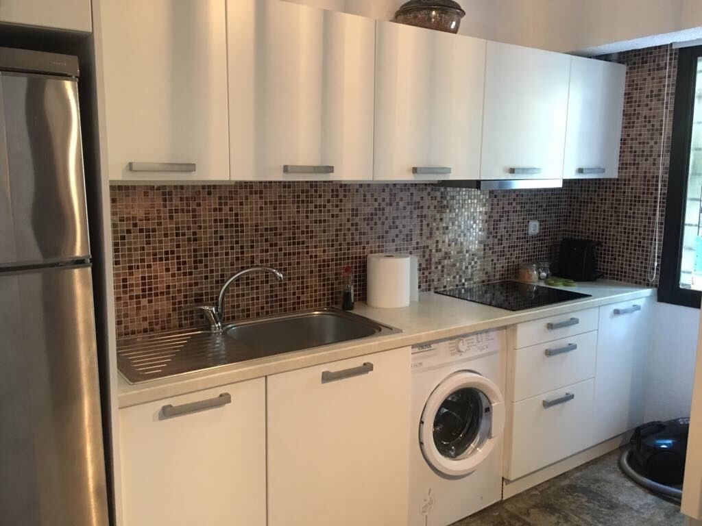 utulna-rodinna-vila-mezi-borovicemi-a-se-zahradou-blizko-more-chalkidiki-recko