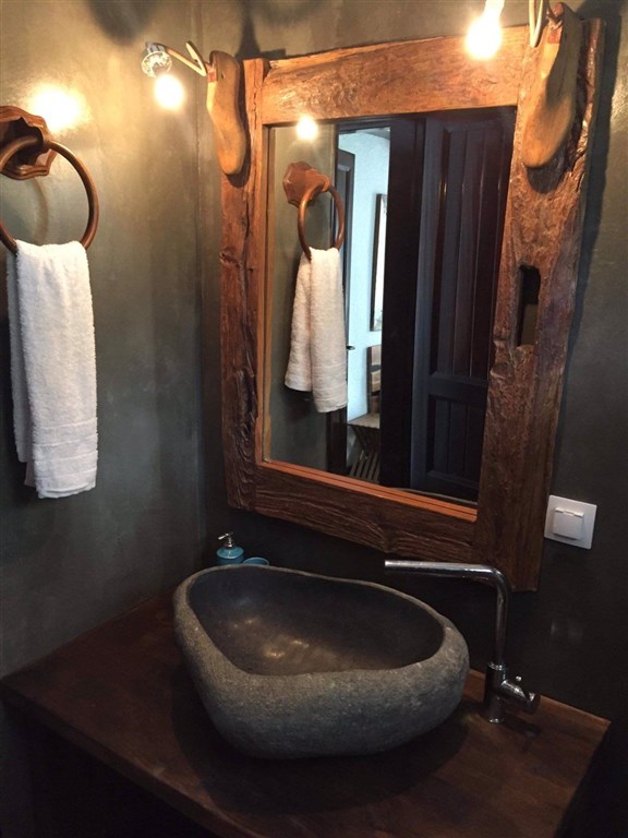 utulna-rodinna-vila-mezi-borovicemi-a-se-zahradou-blizko-more-chalkidiki-recko