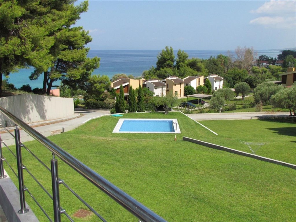 elegantni-radovy-dum-u-more-na-chalkidiki-recko