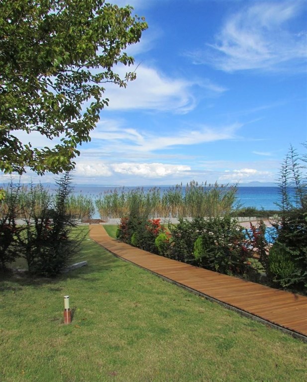 elegantni-radovy-dum-u-more-na-chalkidiki-recko