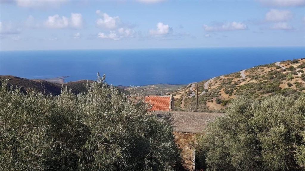 na-prodej-tradicni-kamenna-vila-s-vyhledem-na-more-kreta-recko