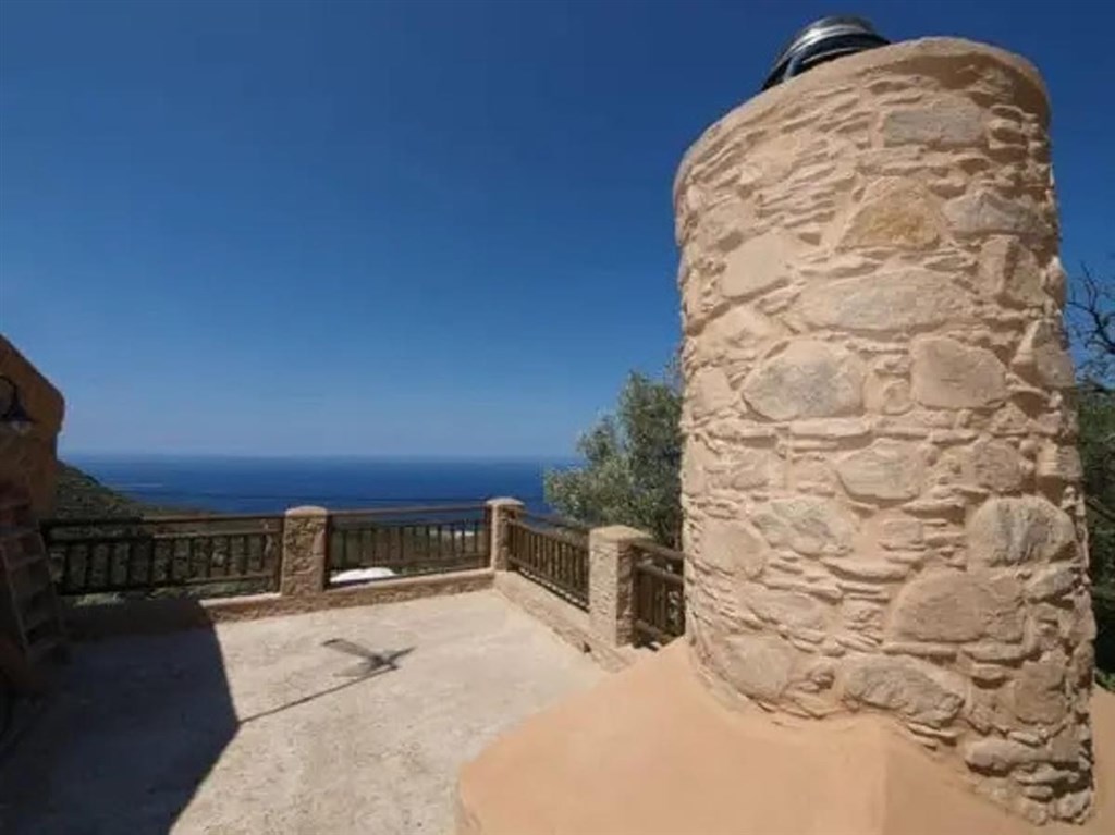 na-prodej-tradicni-kamenna-vila-s-vyhledem-na-more-kreta-recko