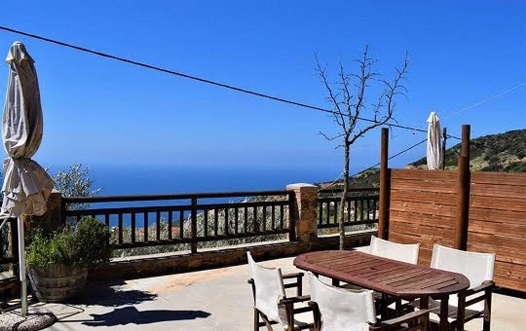 na-prodej-tradicni-kamenna-vila-s-vyhledem-na-more-kreta-recko