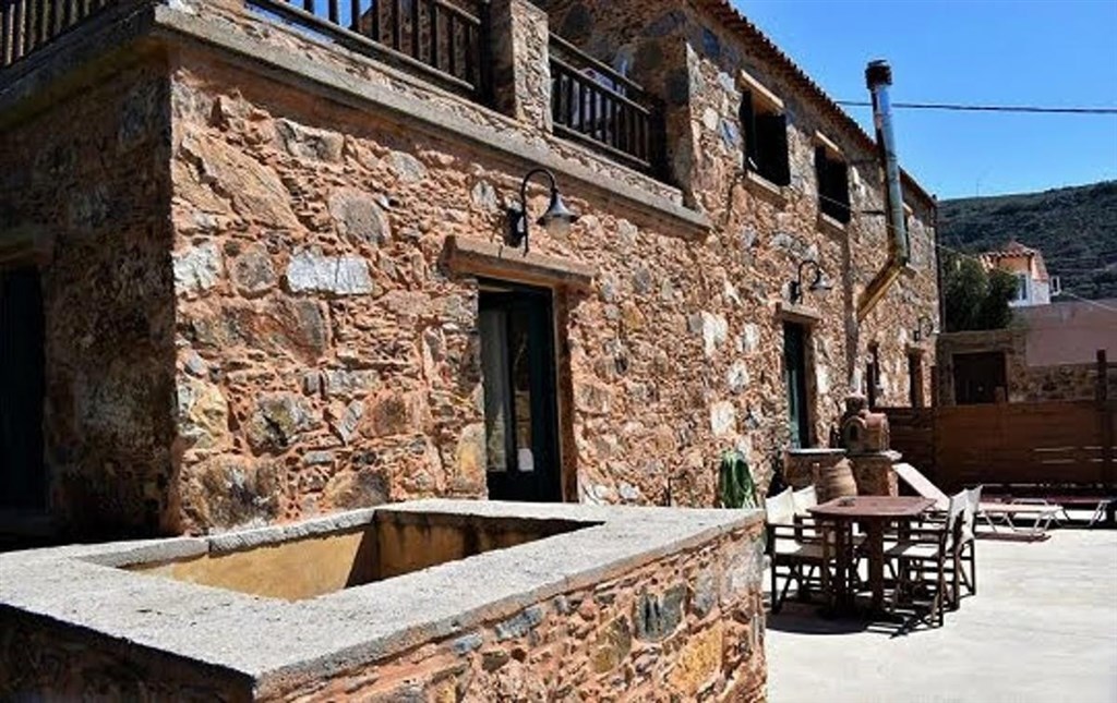 na-prodej-tradicni-kamenna-vila-s-vyhledem-na-more-kreta-recko