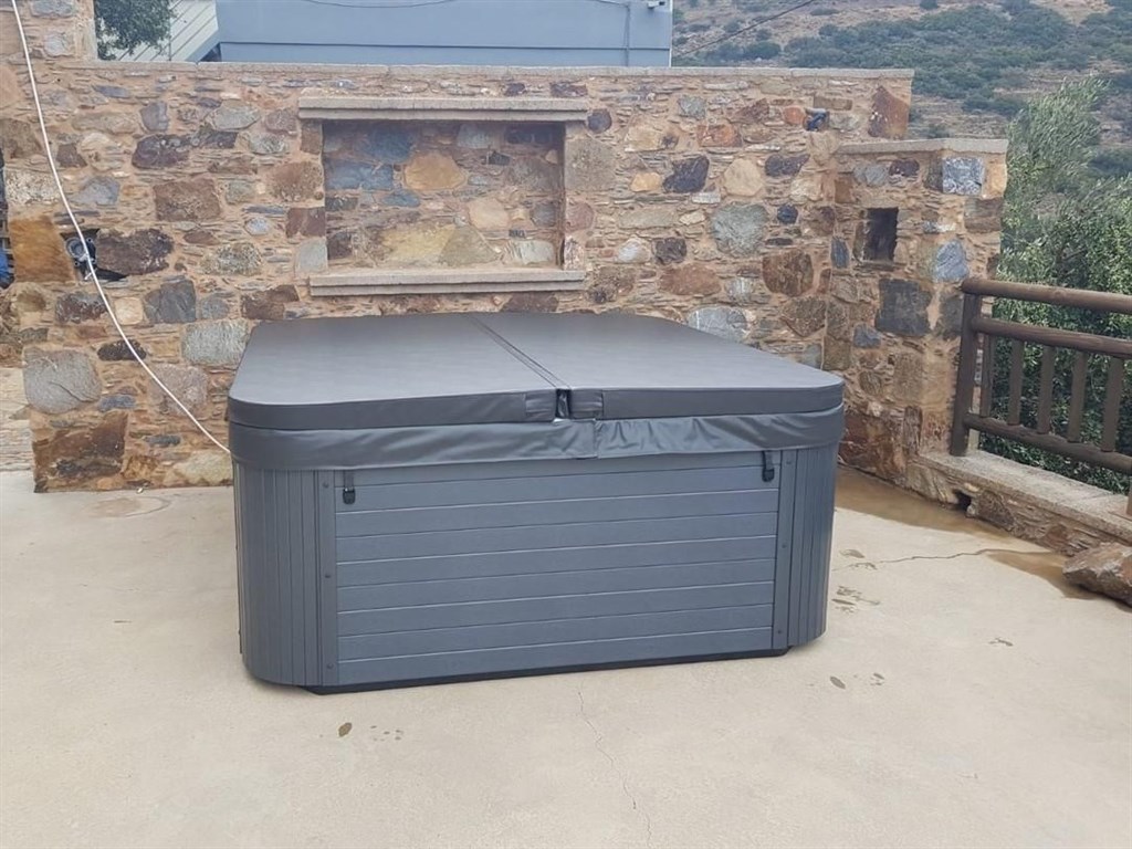 na-prodej-tradicni-kamenna-vila-s-vyhledem-na-more-kreta-recko