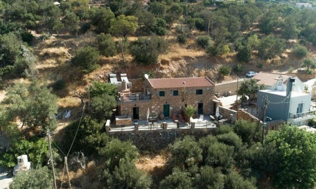 na-prodej-tradicni-kamenna-vila-s-vyhledem-na-more-kreta-recko