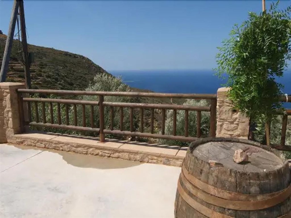 na-prodej-tradicni-kamenna-vila-s-vyhledem-na-more-kreta-recko