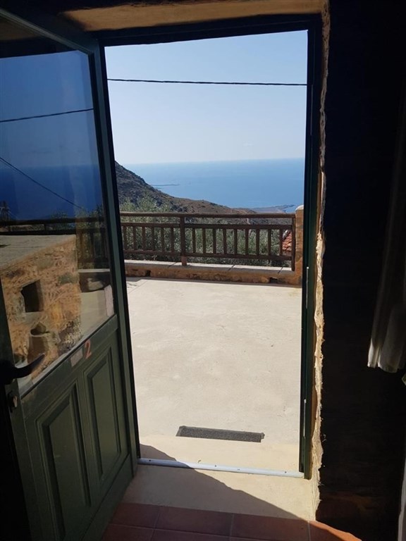 na-prodej-tradicni-kamenna-vila-s-vyhledem-na-more-kreta-recko