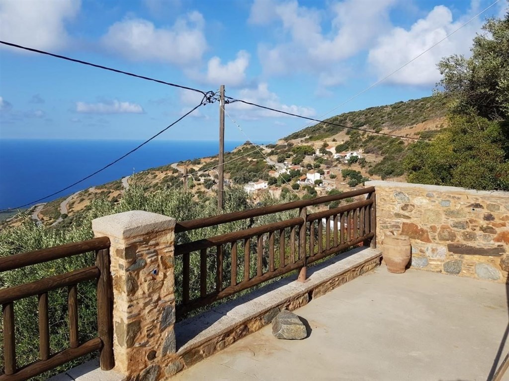 na-prodej-tradicni-kamenna-vila-s-vyhledem-na-more-kreta-recko