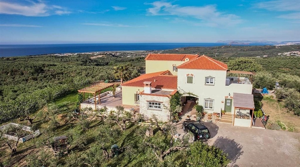 na-prodej-velka-rustikalni-vila-s-vyhledem-na-more-kreta-recko
