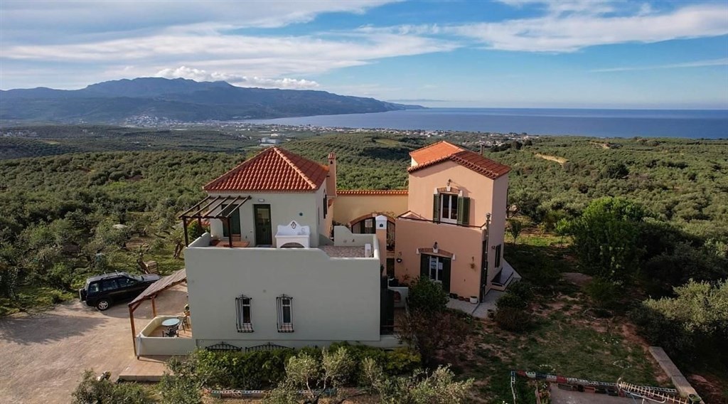 na-prodej-velka-rustikalni-vila-s-vyhledem-na-more-kreta-recko