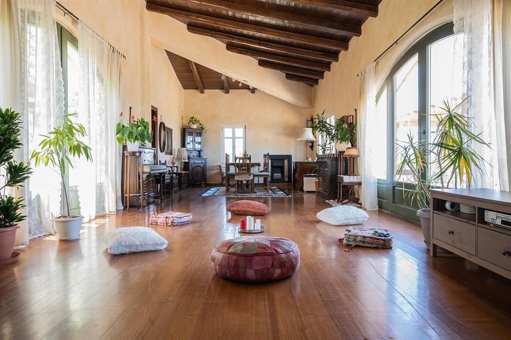 na-prodej-velka-rustikalni-vila-s-vyhledem-na-more-kreta-recko