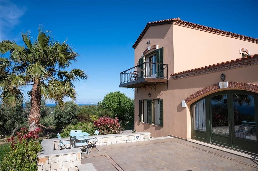 na-prodej-velka-rustikalni-vila-s-vyhledem-na-more-kreta-recko