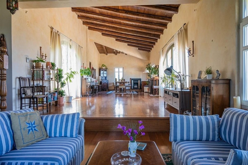 na-prodej-velka-rustikalni-vila-s-vyhledem-na-more-kreta-recko