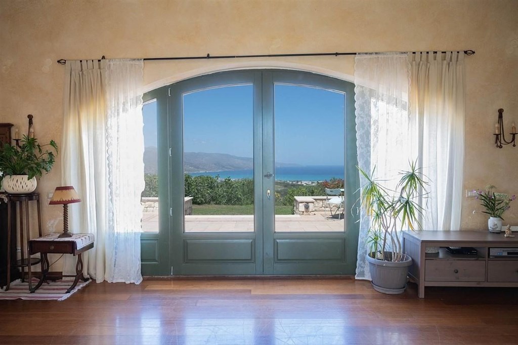 na-prodej-velka-rustikalni-vila-s-vyhledem-na-more-kreta-recko