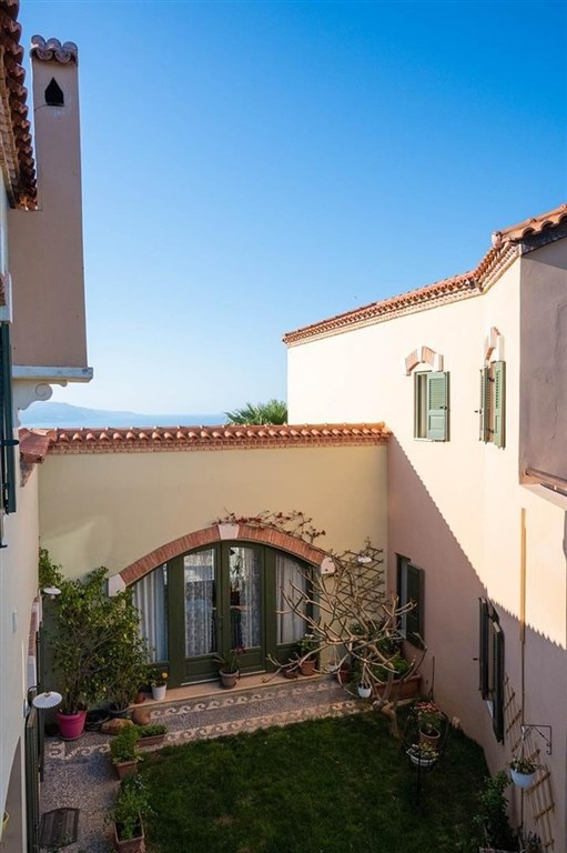 na-prodej-velka-rustikalni-vila-s-vyhledem-na-more-kreta-recko