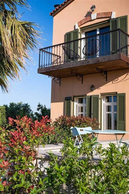 na-prodej-velka-rustikalni-vila-s-vyhledem-na-more-kreta-recko